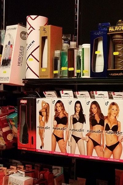 Fleshlight Masturbator im Sexshop in Wien